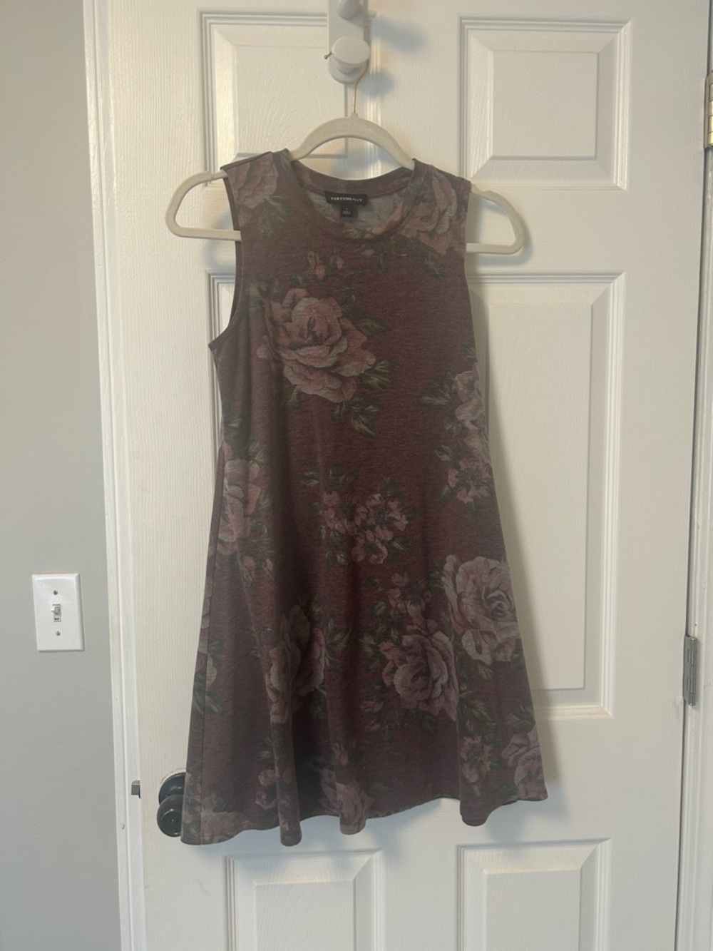 Fortune+Ivy Floral Crewneck Top in Dusty Mauve